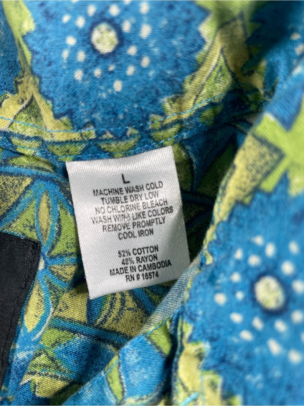Men's Short-Sleeve Button-Down Shirt in Blue and Green floral Print - Picture 4 of 9
